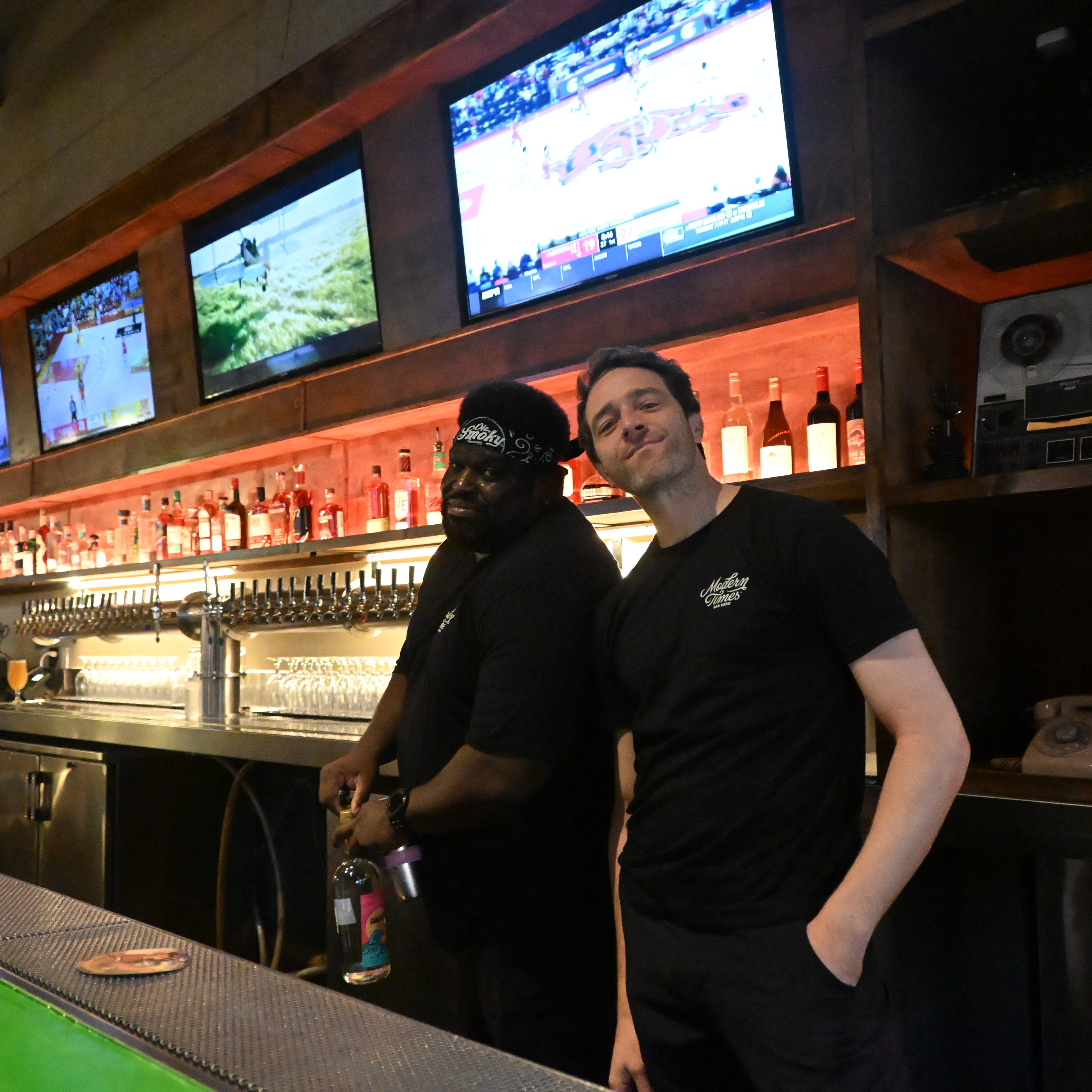 bsrtenders smile together landscape no flash